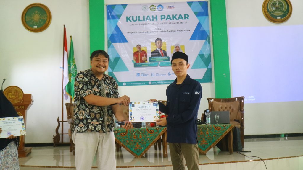 Kuliah Pakar Akper Alkautsar Temanggung Perkuat Nursing Journalism melalui Publikasi Media Massa