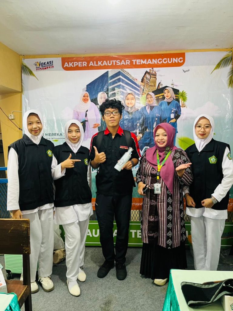 Akper mengikuti Milad ke-42 dan Expo ke-5 SMK Swadaya Temanggung